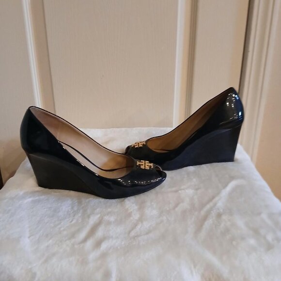 Tory Burch Navy Blue Patent Patent Leather Slip on Jade Wedge Pumps in size 8 - Picture 5 of 8